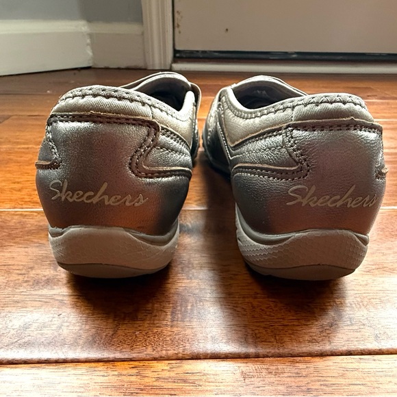 Skechers women’s 8.5 gold champagne slip-on shoes lace eyelet uppers - Picture 6 of 9